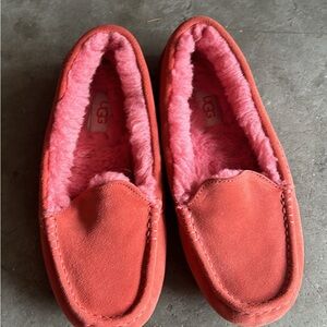 UGG pink woman’s size 7 slippers